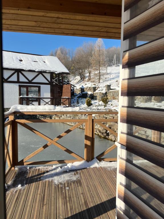 Nespecifikovaný výhled na hory nebo výhled na hory při pohledu z hotelu