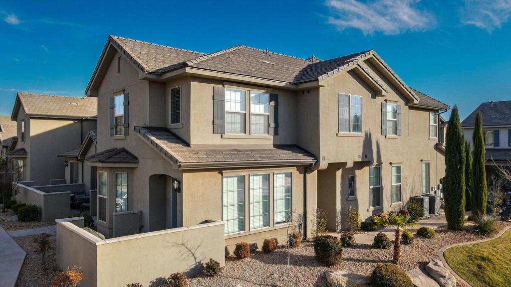 a large house with at Beautiful Sun Villa at The Casitas Sienna Hills in Washington