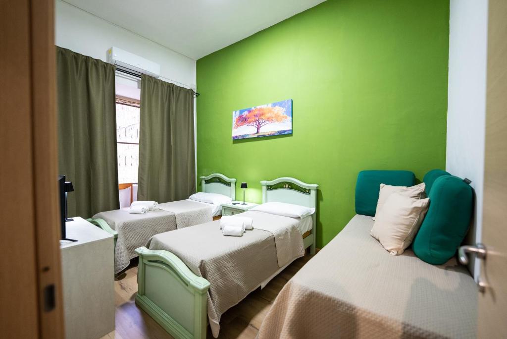 Łóżko lub łóżka w pokoju w obiekcie home Joséphine, a due passi dalla Reggia