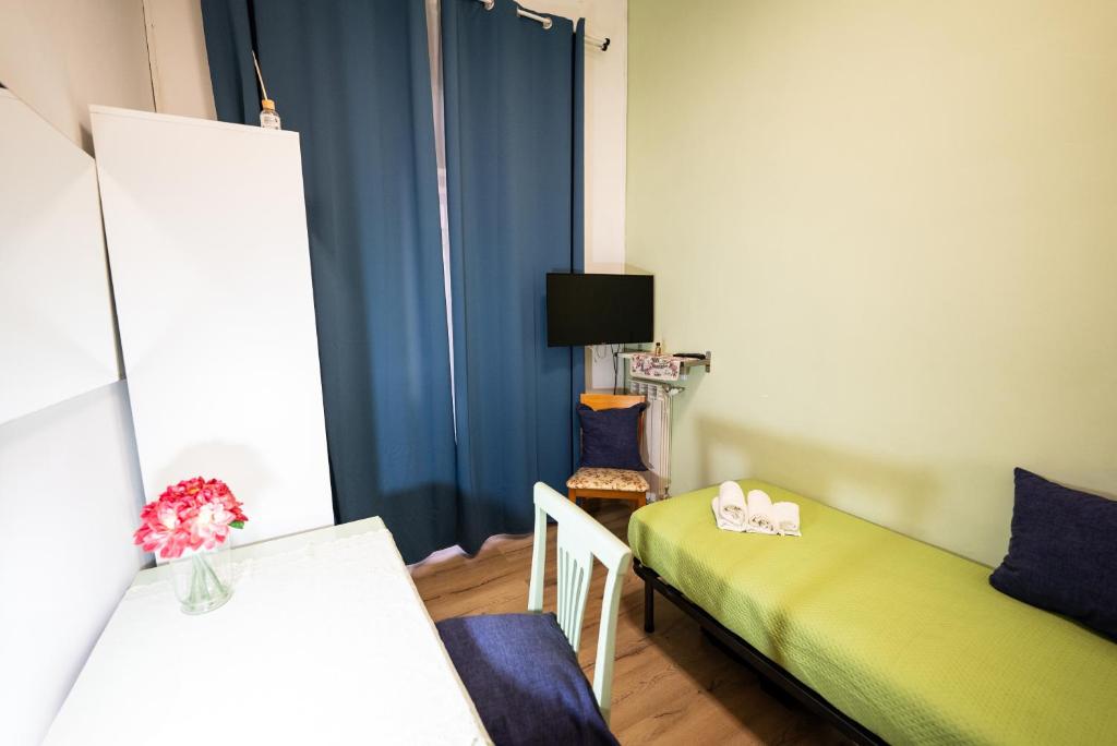 Telewizja i/lub zestaw kina domowego w obiekcie home Joséphine, a due passi dalla Reggia