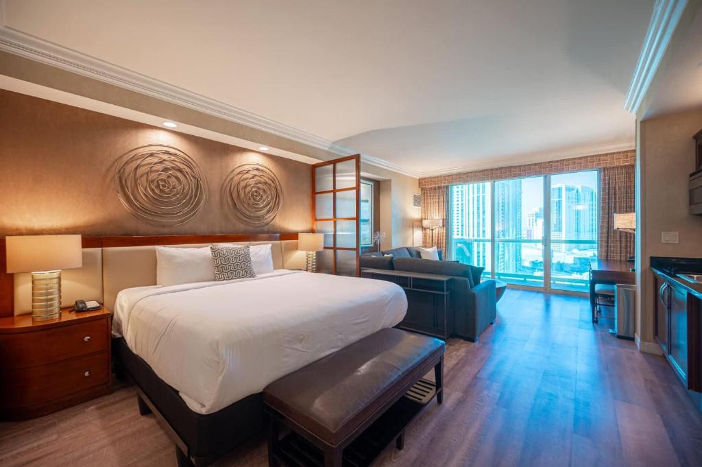 No Resort Fee Strip View Balcony+ Valet Parking photo