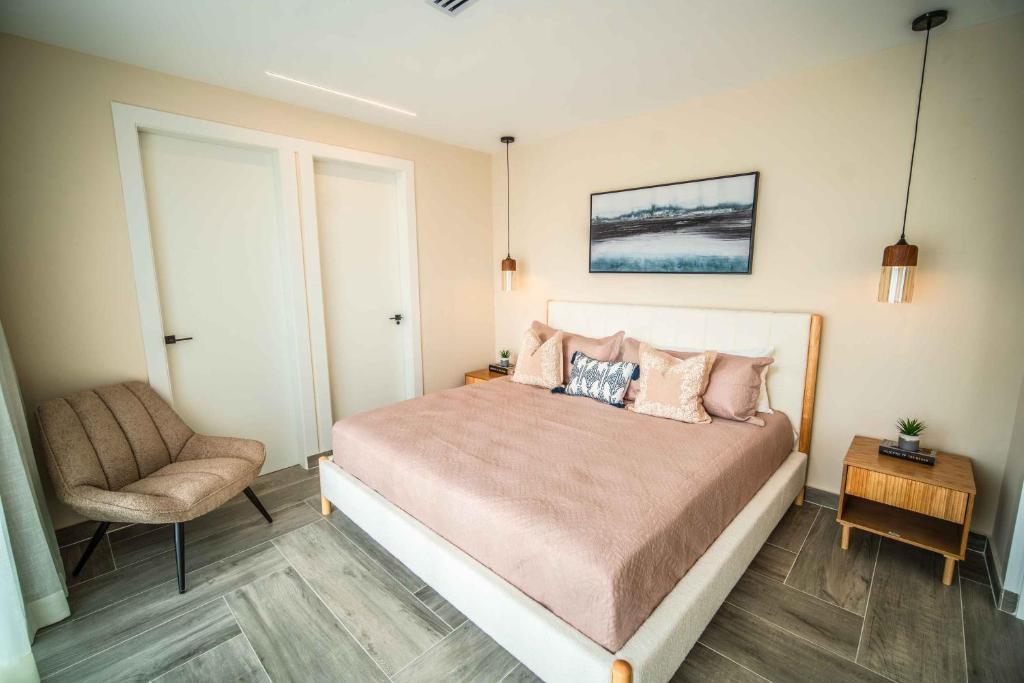 Postel nebo postele na pokoji v ubytování Aston Rubi City Suites
