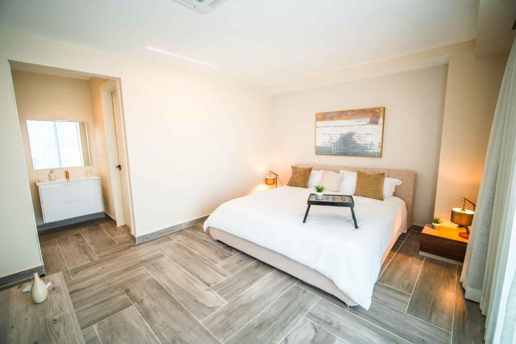 Postel nebo postele na pokoji v ubytování Aston Rubi City Suites