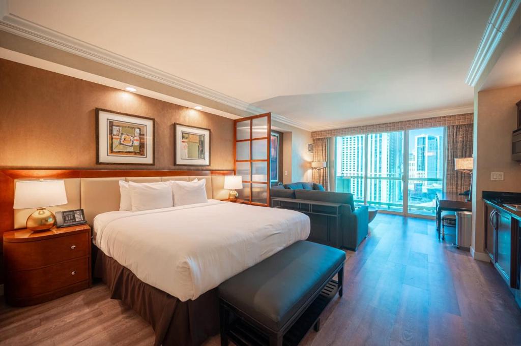 No Resort Fee Strip View Balcony+ Free Valet+ Pool photo