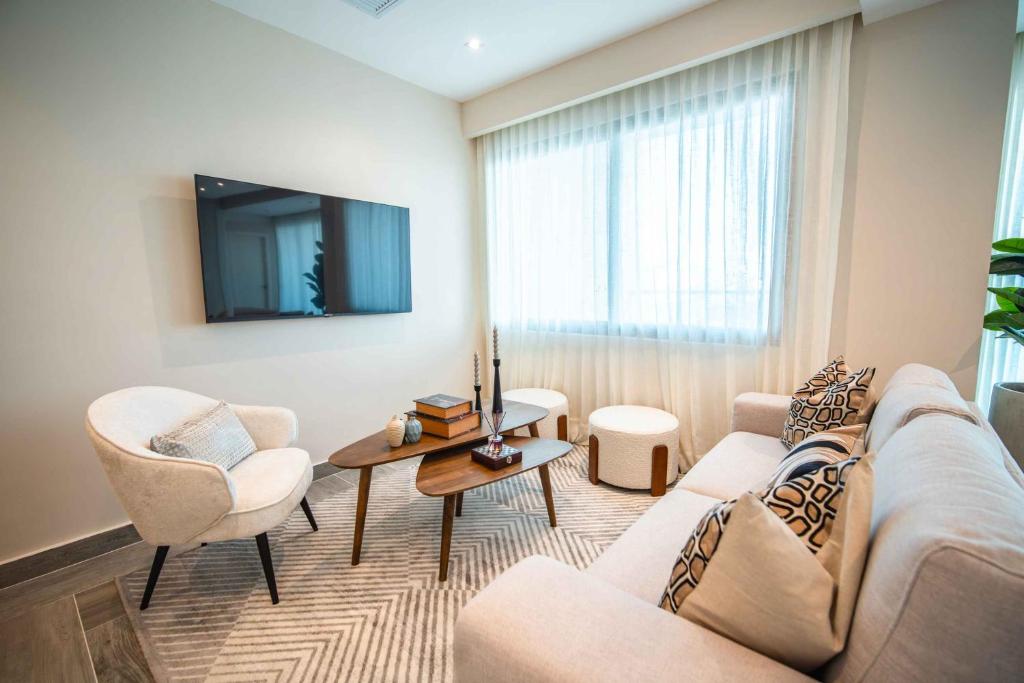 TV a/nebo společenská místnost v ubytování Aston Rubi City Suites