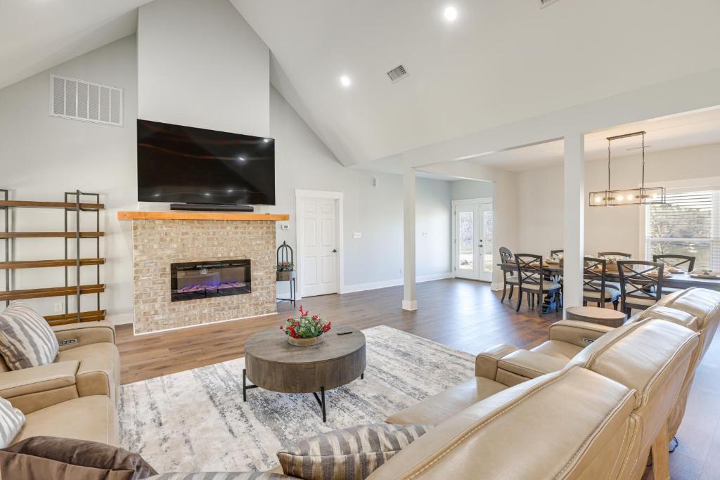 Gallery image of 7 Mi to Talladega Superspeedway Home with Lake View in Lincoln