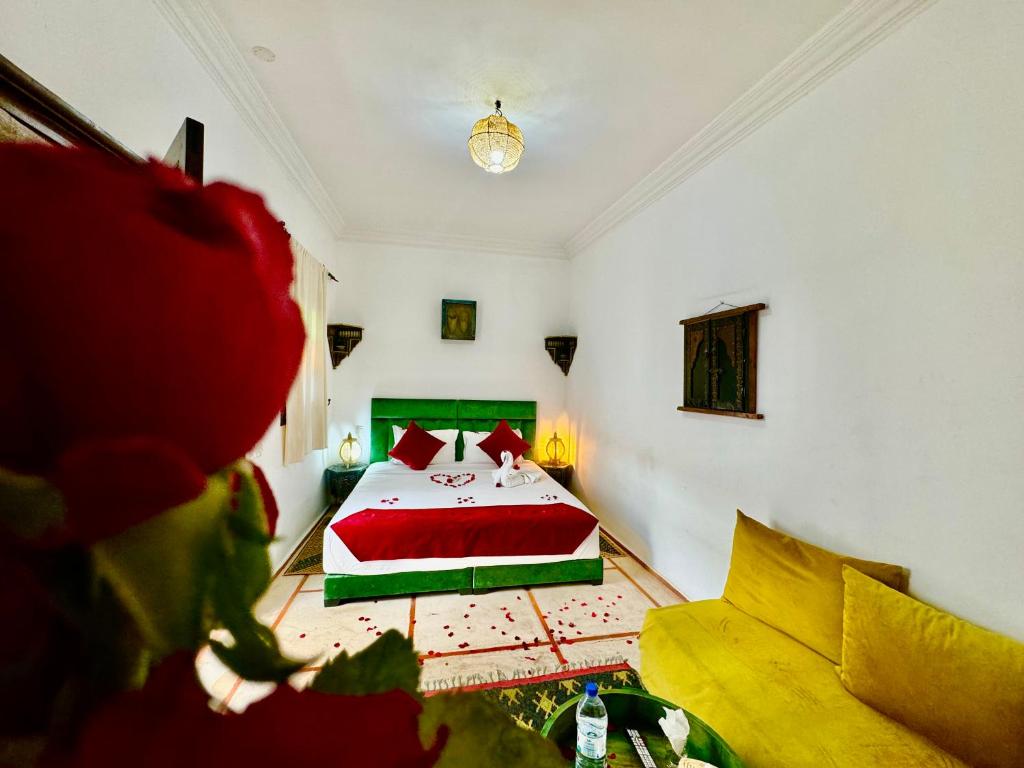 Postel nebo postele na pokoji v ubytování Riad Iklil