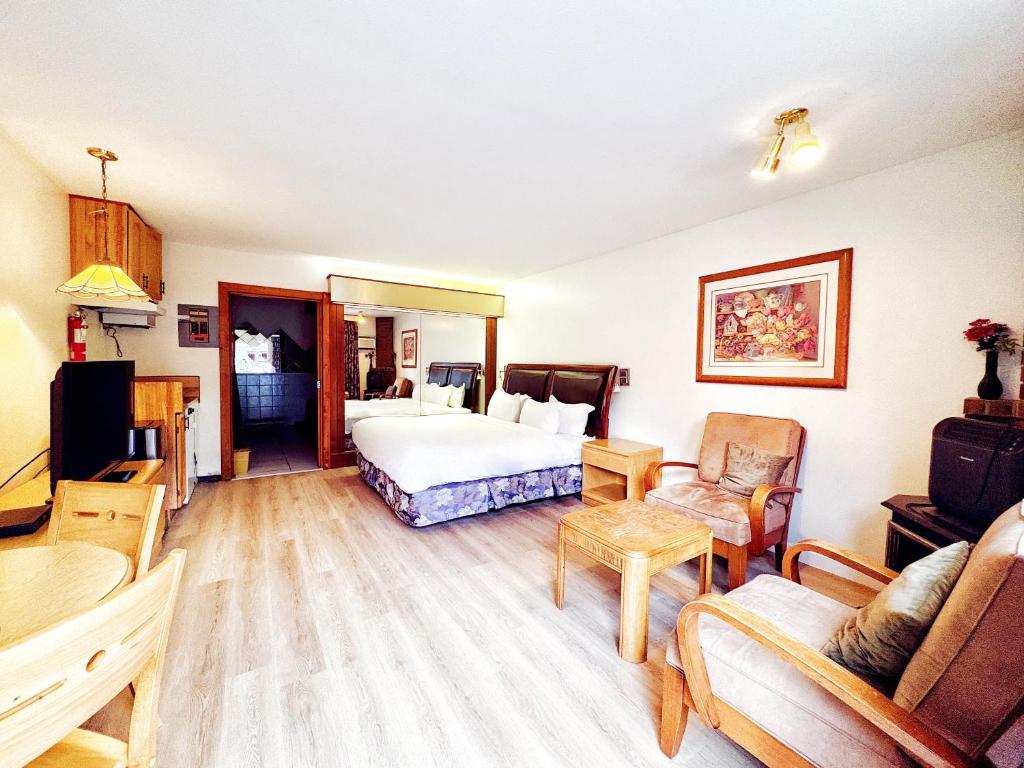 Postel nebo postele na pokoji v ubytování Inntowne Motel
