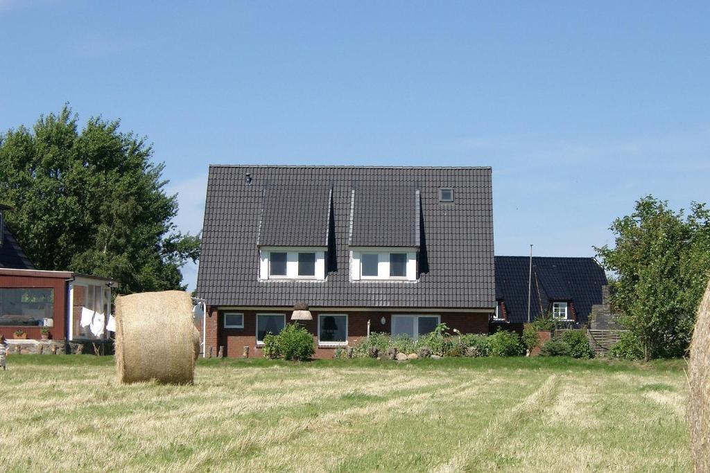 Το κτήριο όπου στεγάζεται  η παραθεριστική κατοικία