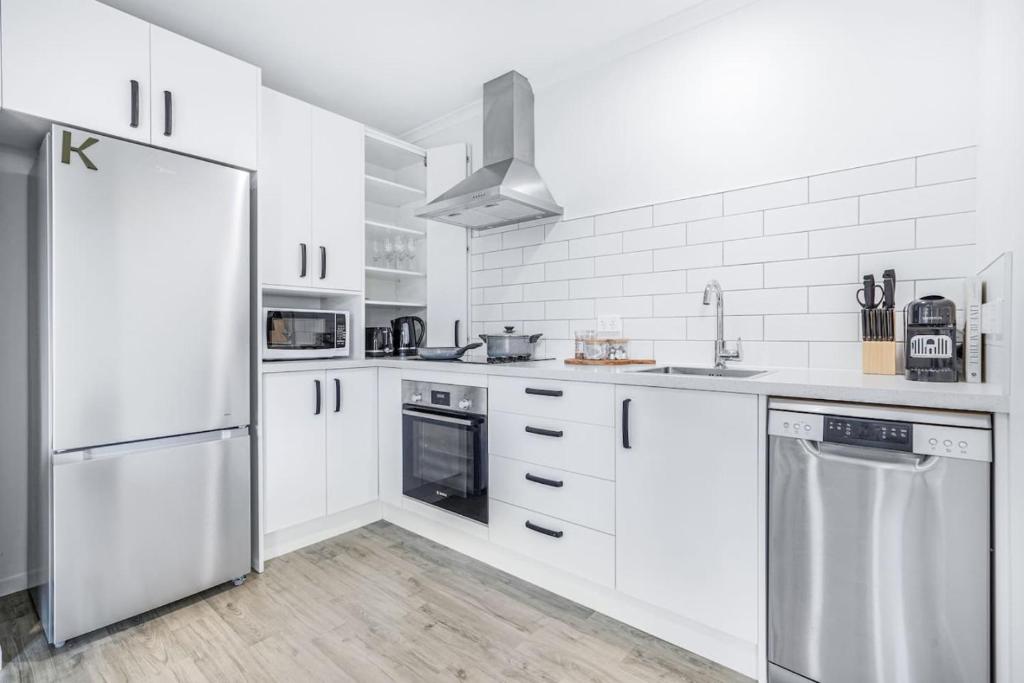 Modern, Central and Classy - By KOSH BNB - Resim 11