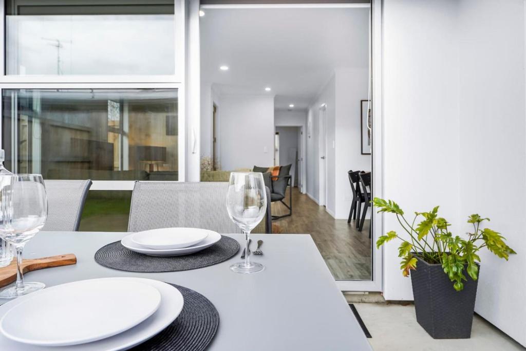 Modern, Central and Classy - By KOSH BNB - Resim 7