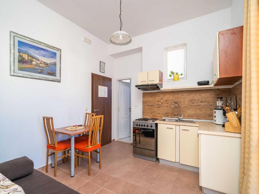 a kitchen and dining room with a table and chairs at Apartments Senjo - One Bedroom Apartment with Balcony and Sea View 4 adults Apartman 3 in Cavtat