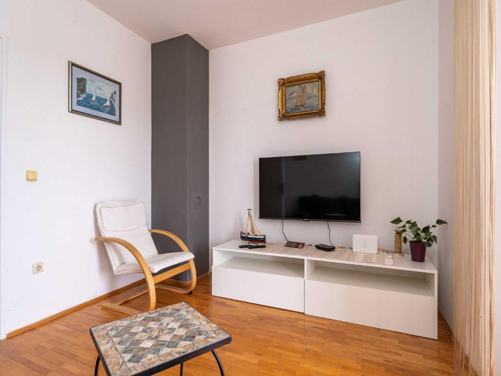 Apartment Marisol - One Bedroom Apartment with Balcony and Sea View