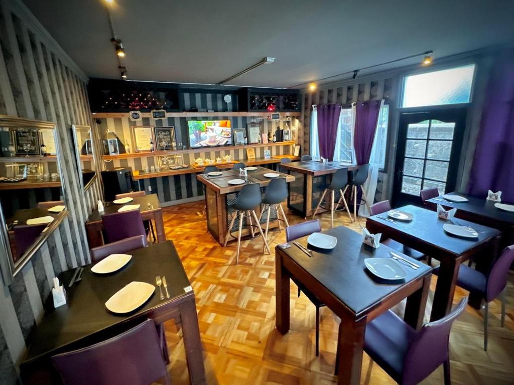 Restaurace v ubytování La Blanca Hotel