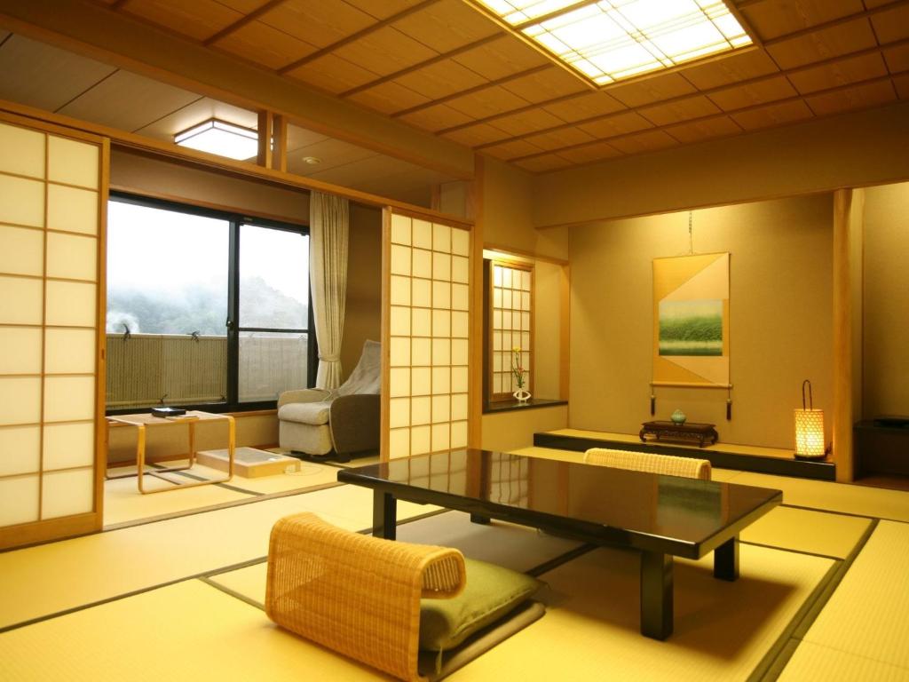 Posezení v ubytování Arima Hot Spring Ryokan Hanamusubi