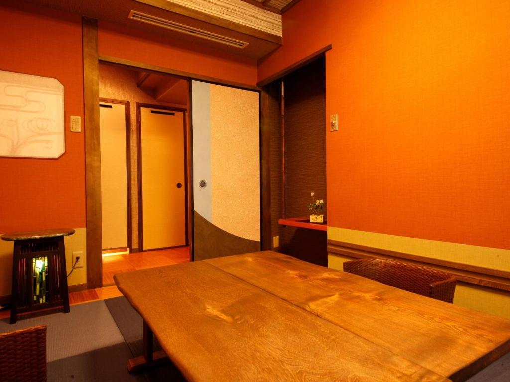 TV a/nebo společenská místnost v ubytování Arima Hot Spring Ryokan Hanamusubi