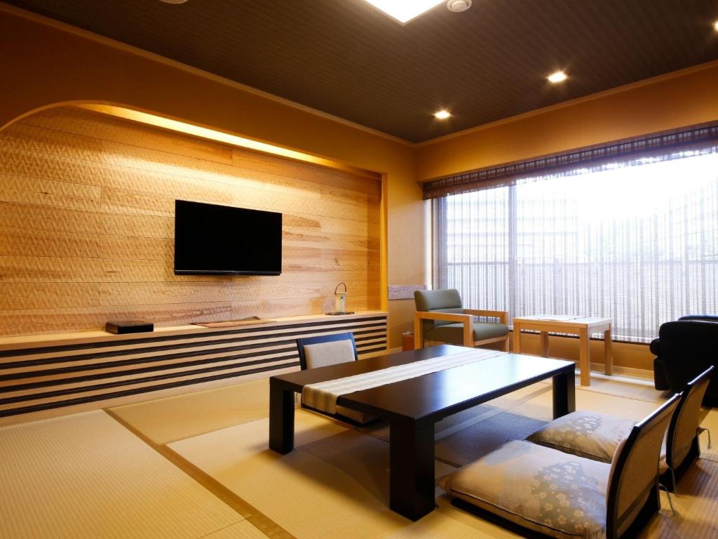 TV a/nebo společenská místnost v ubytování Arima Hot Spring Ryokan Hanamusubi