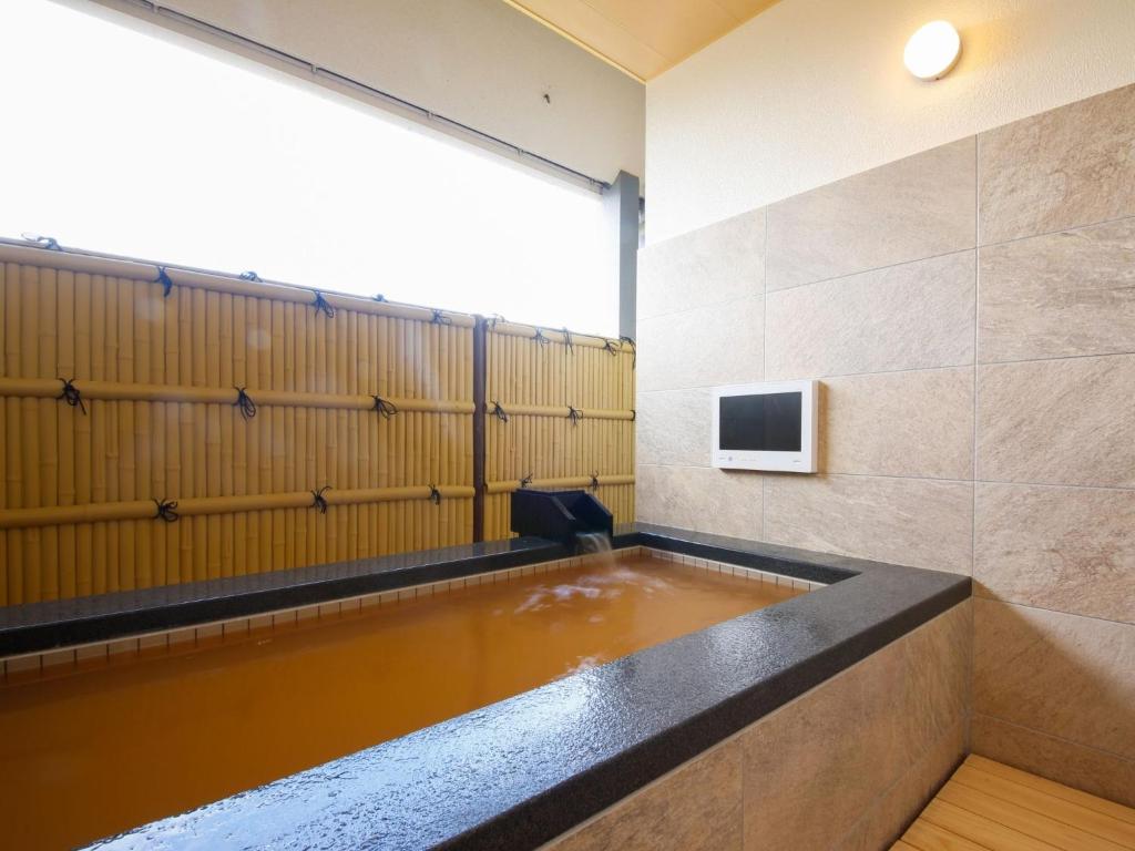 TV a/nebo společenská místnost v ubytování Arima Hot Spring Ryokan Hanamusubi