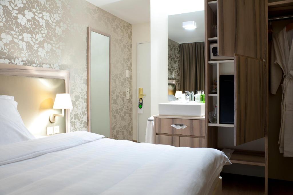 Voodi või voodid majutusasutuse PLATZHIRSCH ZÜRICH - Downtown Boutique Hotel & Sushi Lounge toas
