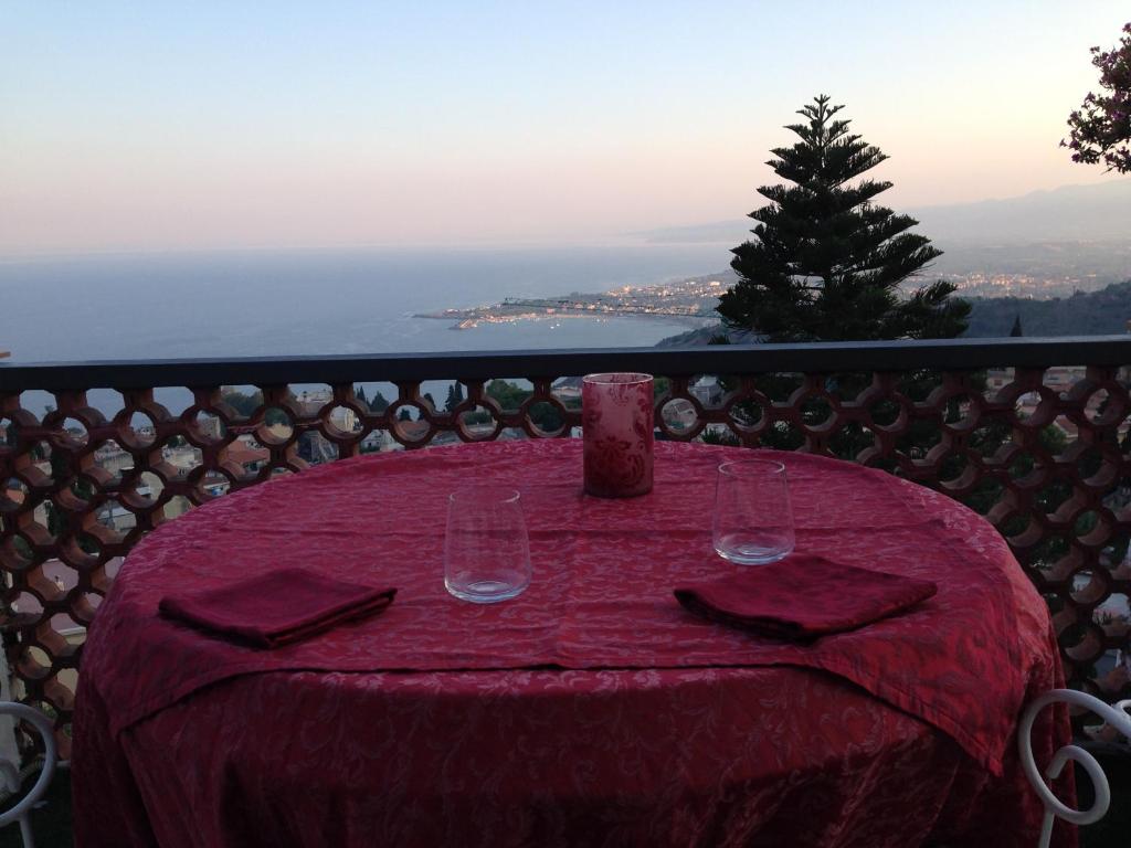 Villa Greta Hotel Rooms & Suites - 8