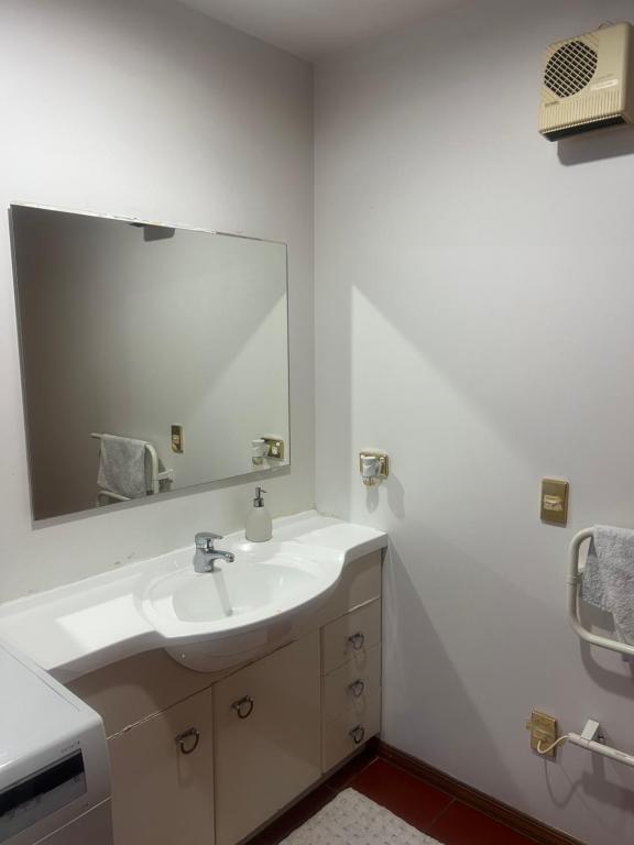 Koupelna v ubytování Affordable Double Room Walking Distance to Town