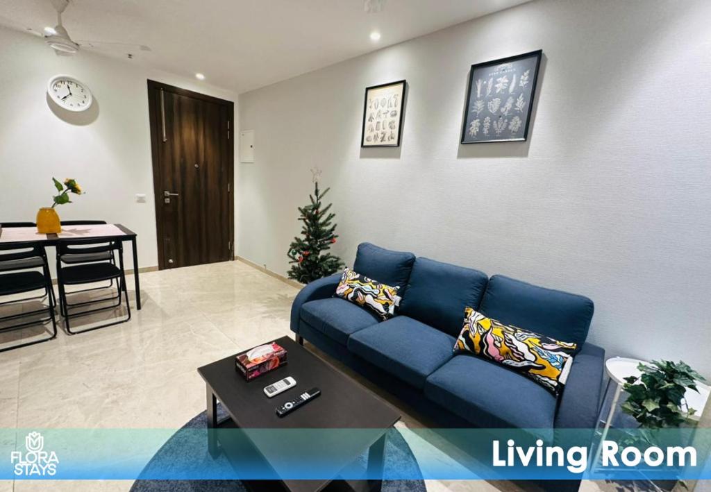 1BR Mumbai theme Apartment In Powai by Florastays - Appartement Met Uitzicht Op De Bergen