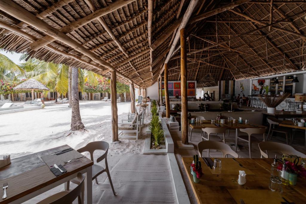 Restaurace v ubytování The Loop Beach Resort