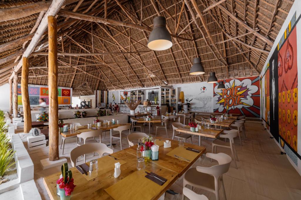 Restaurace v ubytování The Loop Beach Resort