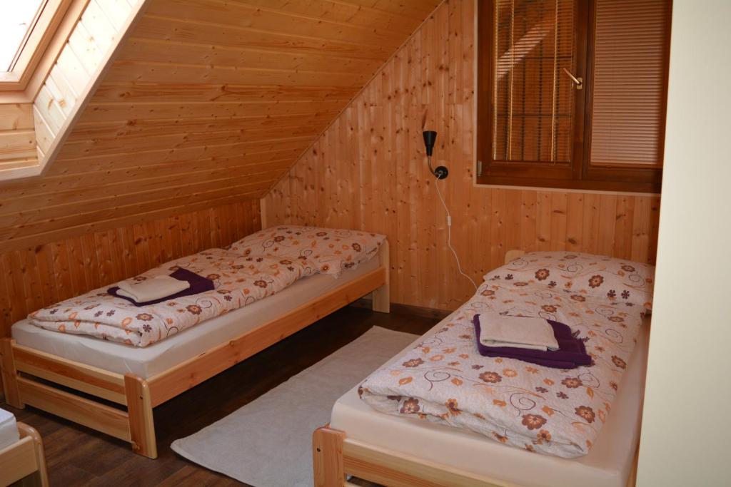 Postel nebo postele na pokoji v ubytování Penzion Sklep Sv. Urbana