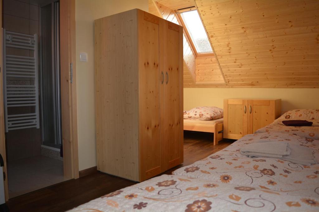 Postel nebo postele na pokoji v ubytování Penzion Sklep Sv. Urbana