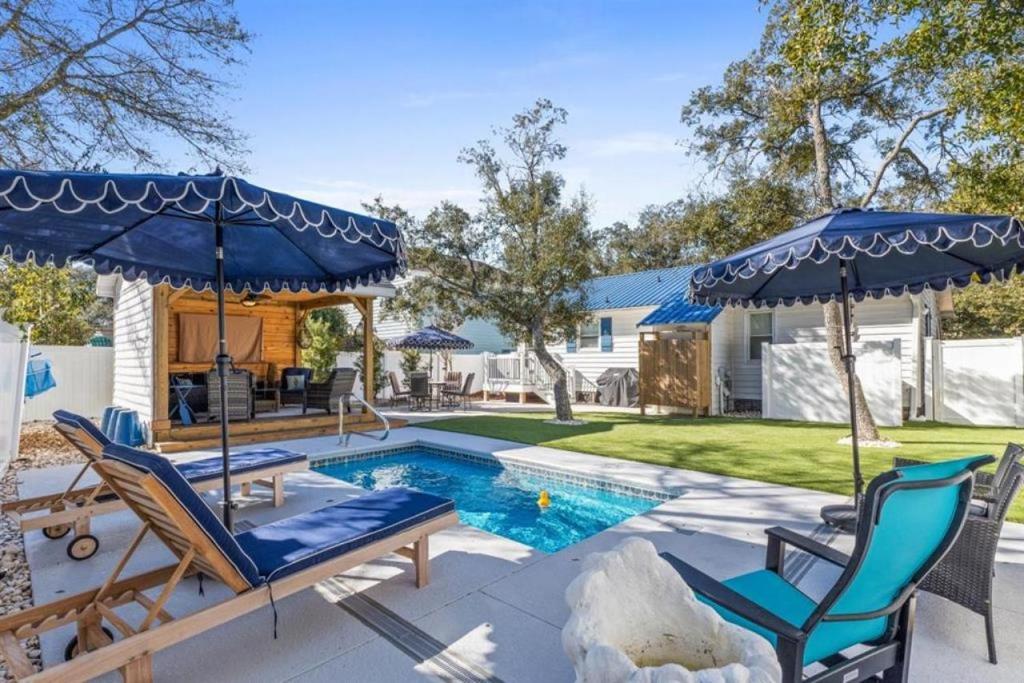 Swimmingpoolen hos eller tæt på Playin' Hooky