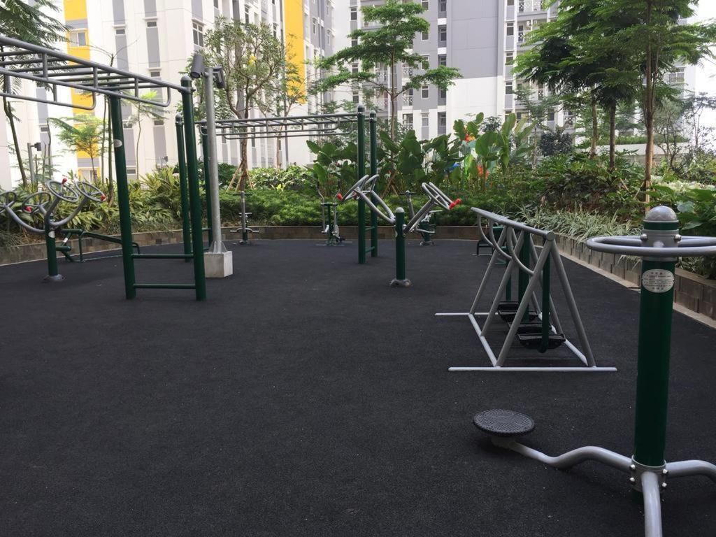Fitness centrum a/nebo fitness zařízení v ubytování Studio with pool & next to mall