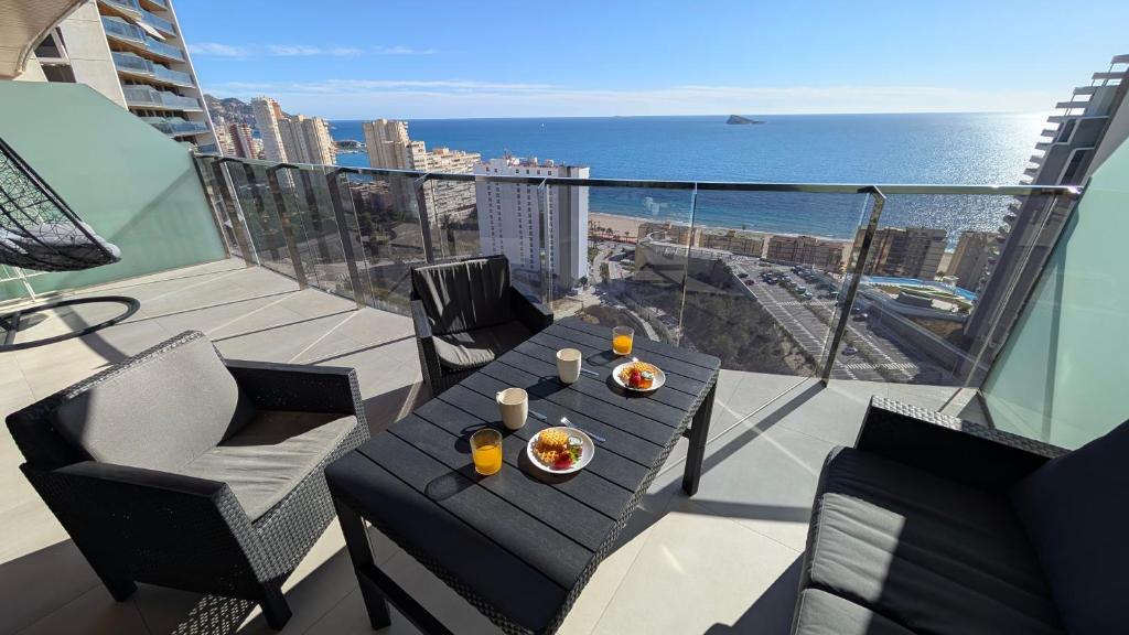 Балкон или терраса в SUNSET WAVES sea & sky apartment