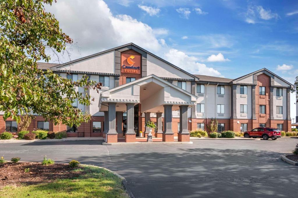a rendering of a hotel with a parking lot at Comfort Suites St Charles-St Louis in St. Charles