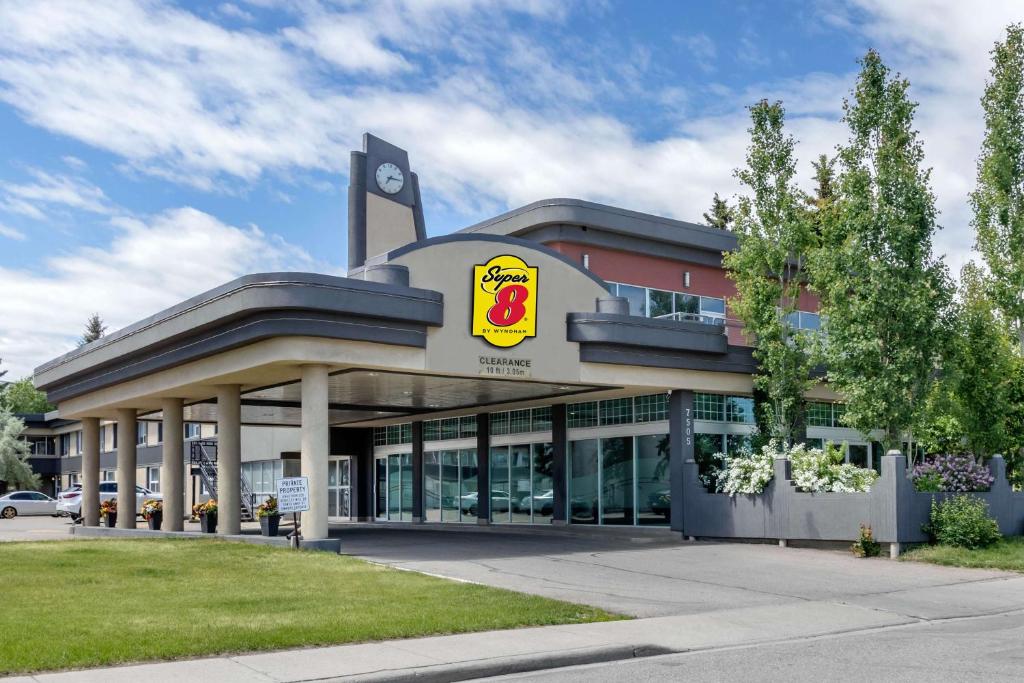 Super 8 by Wyndham Macleod Trail Calgary - Resim 4
