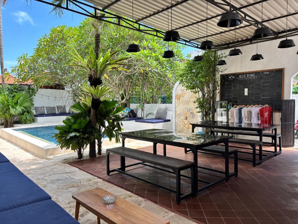 Posezení v ubytování Lay Day Hostel Canggu