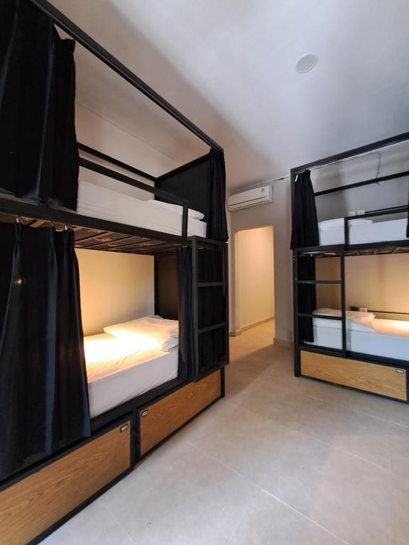 Postel nebo postele na pokoji v ubytování Lay Day Hostel Canggu