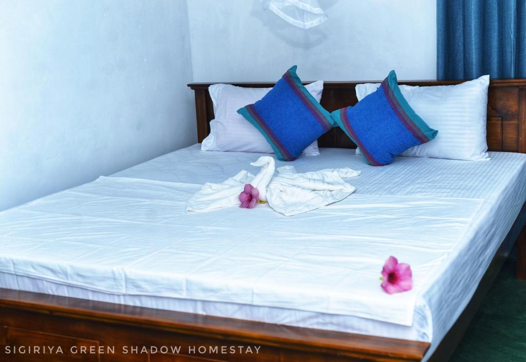 Postel nebo postele na pokoji v ubytování Sigiri Green Shadow Homestay