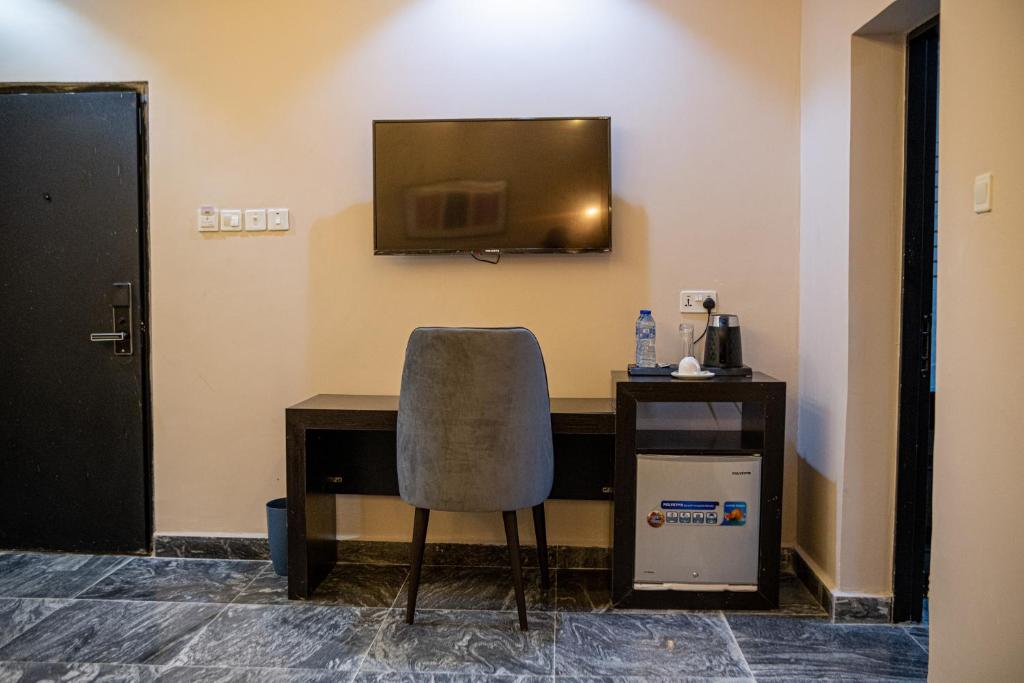 TV a/nebo společenská místnost v ubytování Residency Hotel Lekki Phase 1