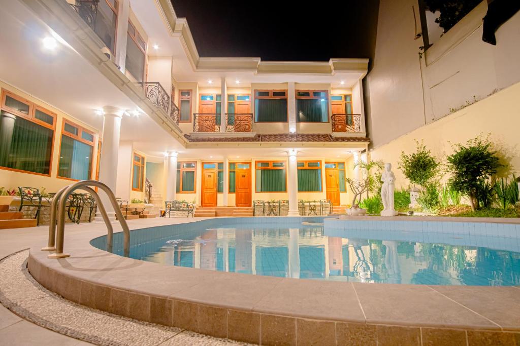 Piscina di Hotel Permata Malioboro o nelle vicinanze