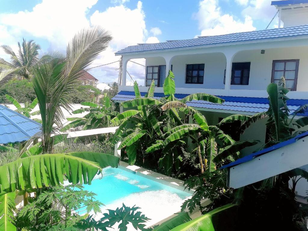 Πισίνα στο ή κοντά στο Moja Luxury Apartment Makunduchi