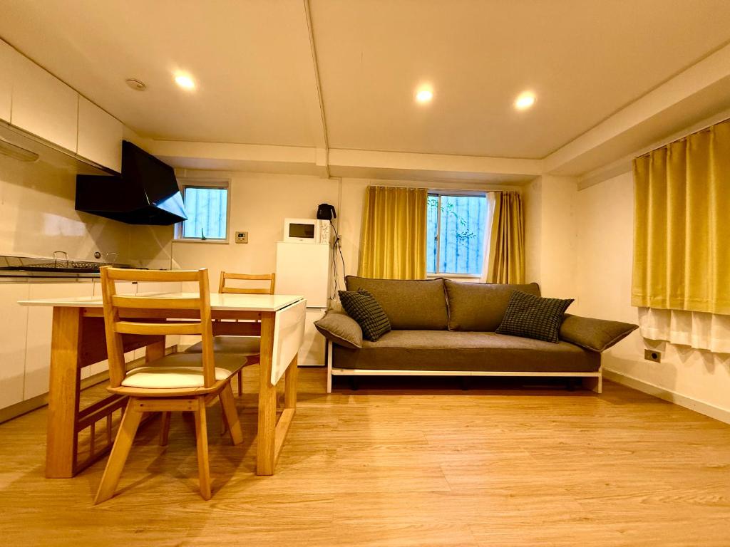 Home SHINJUKU west 101