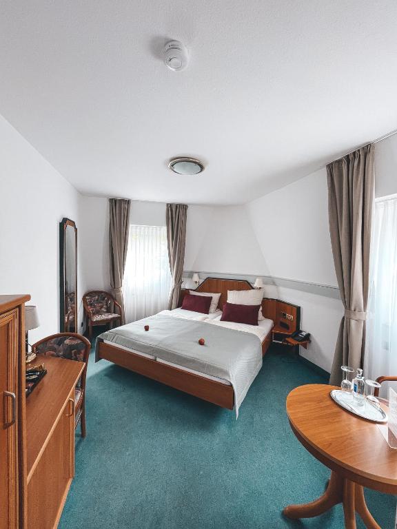Postel nebo postele na pokoji v ubytování Hotel Tillmanns