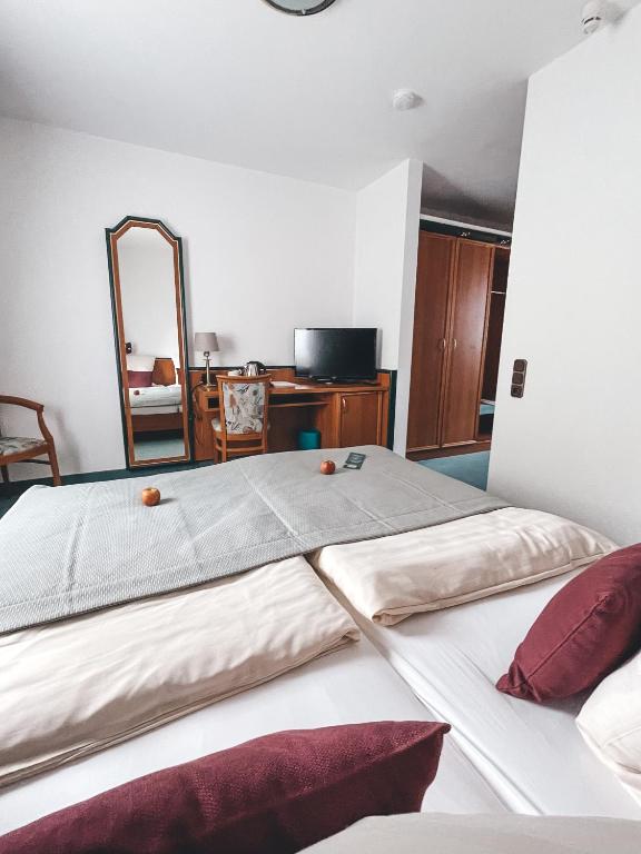 Postel nebo postele na pokoji v ubytování Hotel Tillmanns