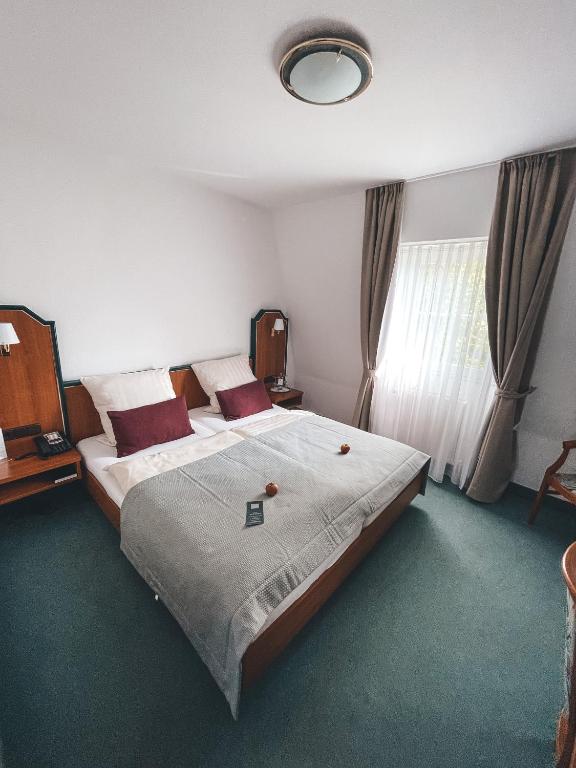 Postel nebo postele na pokoji v ubytování Hotel Tillmanns