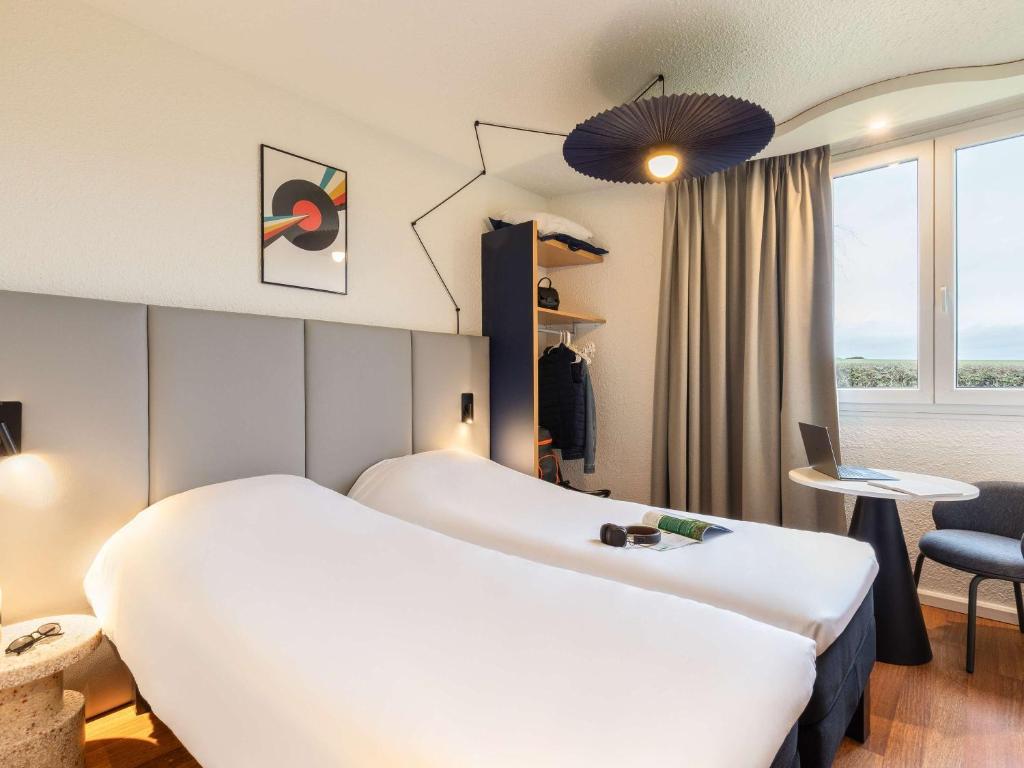 Postel nebo postele na pokoji v ubytování ibis Chalons en Champagne