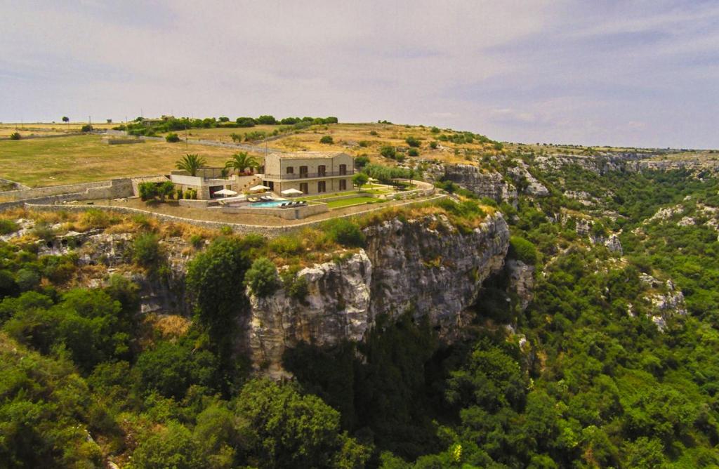 an aerial view of a house on a cliff at Casa al Castello in Cannizzara