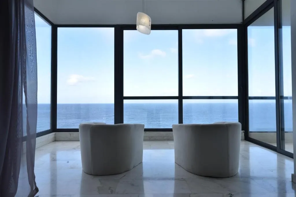 XL Seafront Home in Sliema