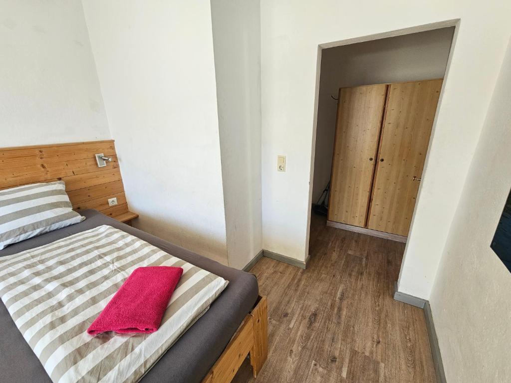 Postel nebo postele na pokoji v ubytování Karawanken Lodge