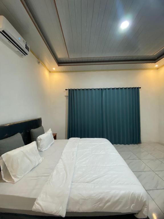 Ένα ή περισσότερα κρεβάτια σε δωμάτιο στο Bale Langgak Lodge